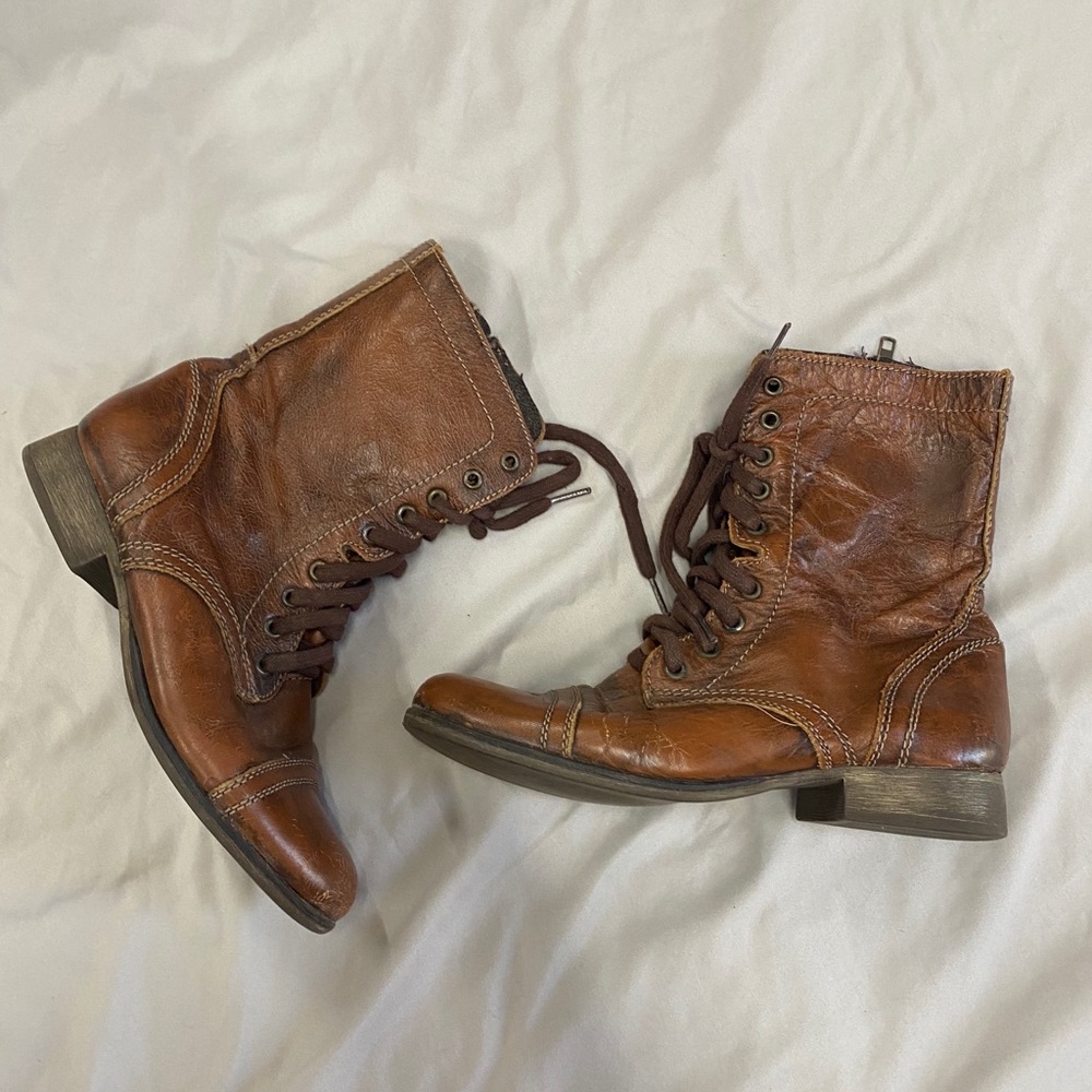 Combat boots
